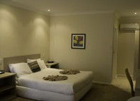 Lincoln Cottage Motor Inn - Tourism Noosa 1
