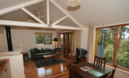 King Parrot Holiday Cottages - Tourism Noosa