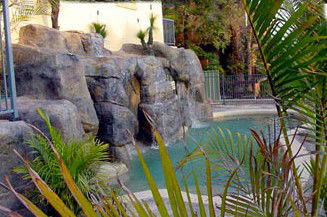 Crusoes Holiday Apartments - Tourism Noosa 0