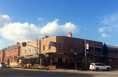 Golden Fleece Hotel - Tourism Noosa 0