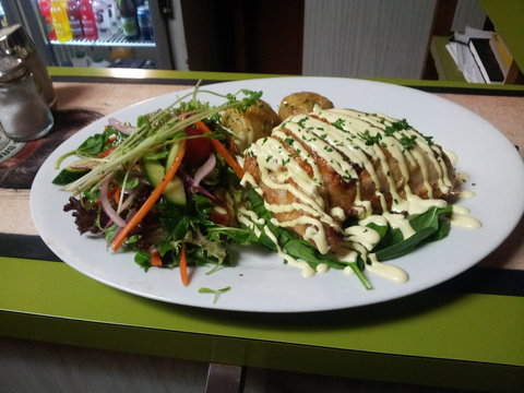 Robin Hood Hotel - Tourism Noosa 0