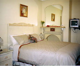 Boutique Motel Sefton House - Tourism Noosa 0