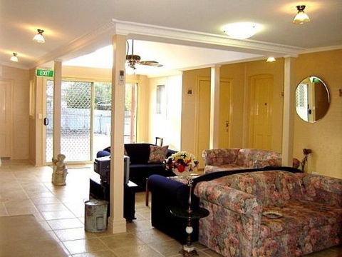 Boutique Motel Sefton House - Tourism Noosa 4