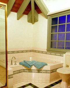 Olde Maritime Motor Inn - Tourism Noosa 0