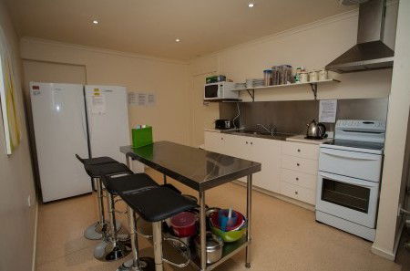 Millies Guesthouse & Serviced Apartments - Tourism Noosa 3