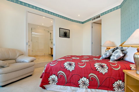 Santorini On Mudjimba - Tourism Noosa 1