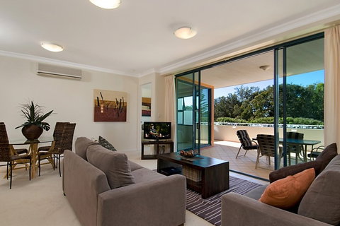 Santorini On Mudjimba - Tourism Noosa 2