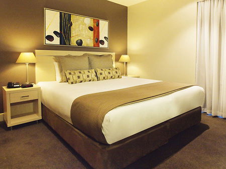 Oaks Plaza Pier - Tourism Noosa 3