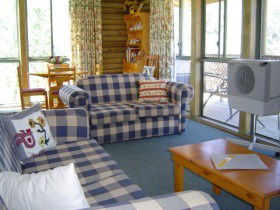 Myrtle Creek Cottages - Tourism Noosa 0