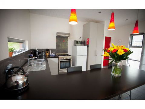 Hanover Bay Studio Apartments - Tourism Noosa 1