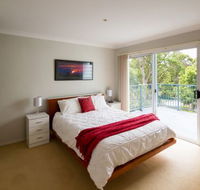 The Lake Limo - Tourism Noosa