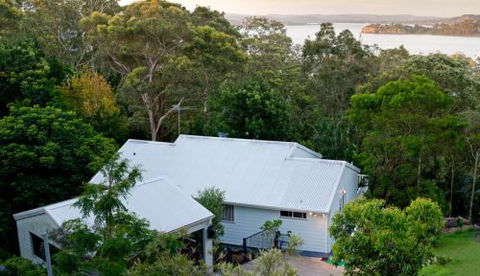 The Lake Limo - Tourism Noosa 6
