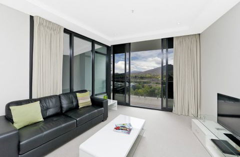 Astra Apartments Canberra - Tourism Noosa 2