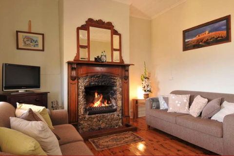 Charlie Bates Cottage - Tourism Noosa 2