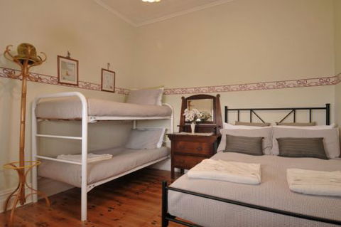 Charlie Bates Cottage - Tourism Noosa 4
