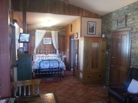 Eagle Foundry B & B - Tourism Noosa 4