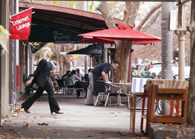 About Henry's - Tourism Noosa 0