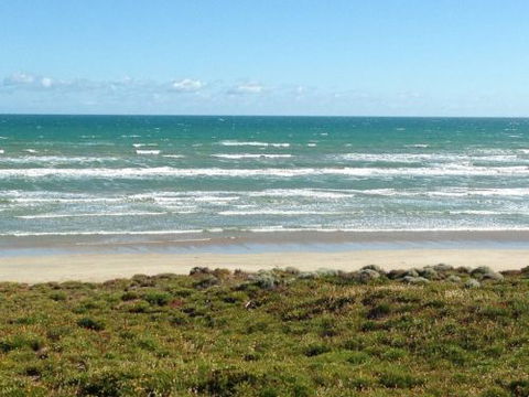 Beach Lovers Middleton - Tourism Noosa 4