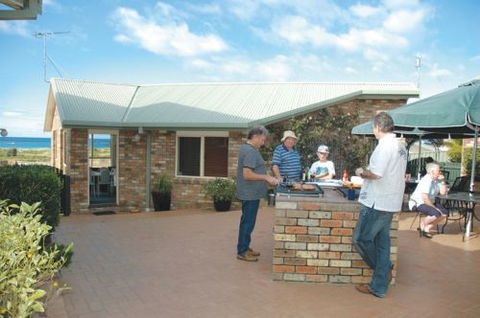 Captain's Quarters - Tourism Noosa 1