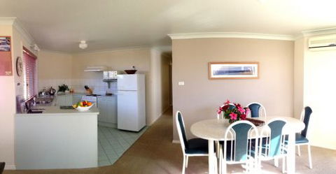 Captain's Quarters - Tourism Noosa 8