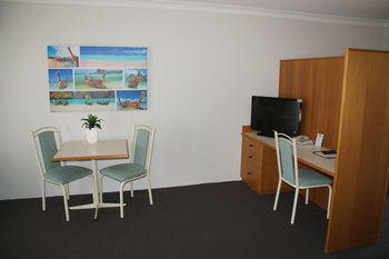 Econo Lodge Tamworth - Tourism Noosa 24