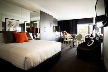 Art Series - The Cullen - Tourism Noosa 4