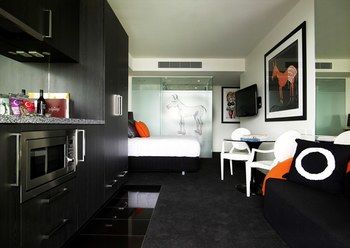 Art Series - The Cullen - Tourism Noosa 7