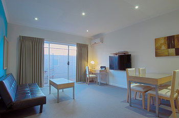 Buckingham International Serviced Apartments - Tourism Noosa 7