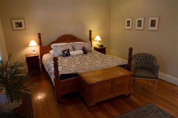 Tizzana Winery Bed & Breakfast - Tourism Noosa 2