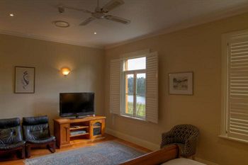 Tizzana Winery Bed & Breakfast - Tourism Noosa 5