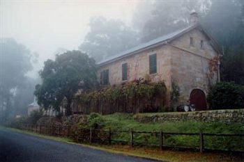 Tizzana Winery Bed & Breakfast - Tourism Noosa 0