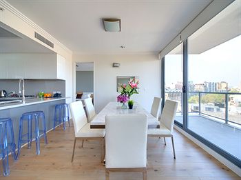 Zara Tower - Luxury Suites And Apartments - Tourism Noosa 3