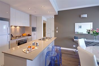Zara Tower - Luxury Suites And Apartments - Tourism Noosa 24