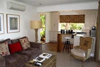 Arabella Guesthouse - Tourism Noosa 7