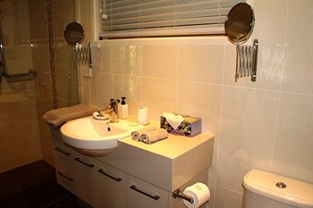 Arabella Guesthouse - Tourism Noosa 9