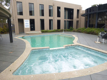 Dingley International Hotel - Tourism Noosa 1