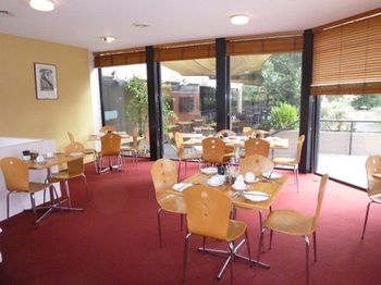 Dingley International Hotel - Tourism Noosa 3