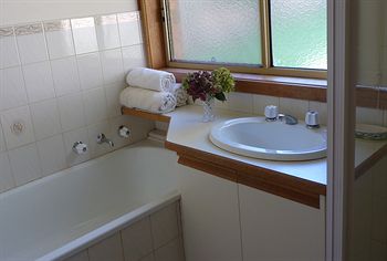 Australian Home Away @ Doncaster Andersons Creek 2 - Tourism Noosa 0