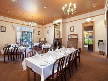 The Victoria & Albert Guesthouse - Tourism Noosa 8