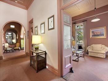 The Victoria & Albert Guesthouse - Tourism Noosa 11