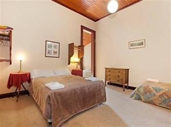 The Victoria & Albert Guesthouse - Tourism Noosa 13