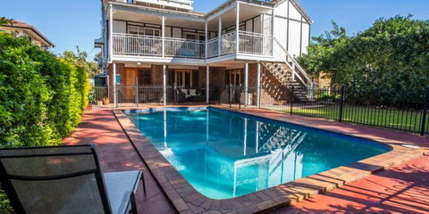 Ainslie Manor BandB - Tourism Noosa 1