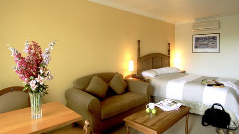 Best Western Plus The Tudor Box Hill - Tourism Noosa 1