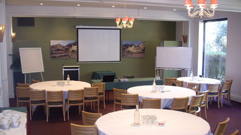 Best Western Plus The Tudor Box Hill - Tourism Noosa 3