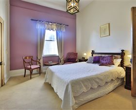 Racecourse Inn - The - Tourism Noosa 1