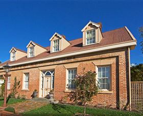 Racecourse Inn - The - Tourism Noosa 0