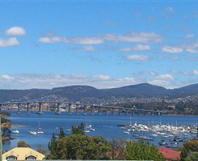 Ashwood Apartments - Lindisfarne - Tourism Noosa 0