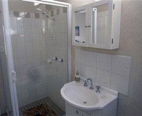 Ashwood Apartments - Lindisfarne - Tourism Noosa 5