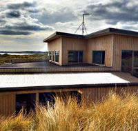King Island Breaks - Porky's Beach House - Tourism Noosa