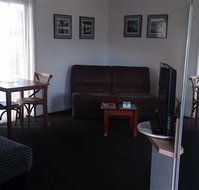 Budget On The Lake - Tourism Noosa